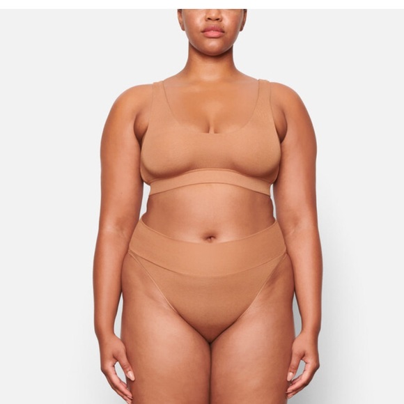 Skims Sleep Bra - Picture 2 of 4